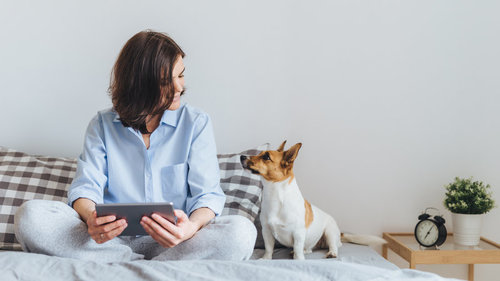 online assessment with dog and women